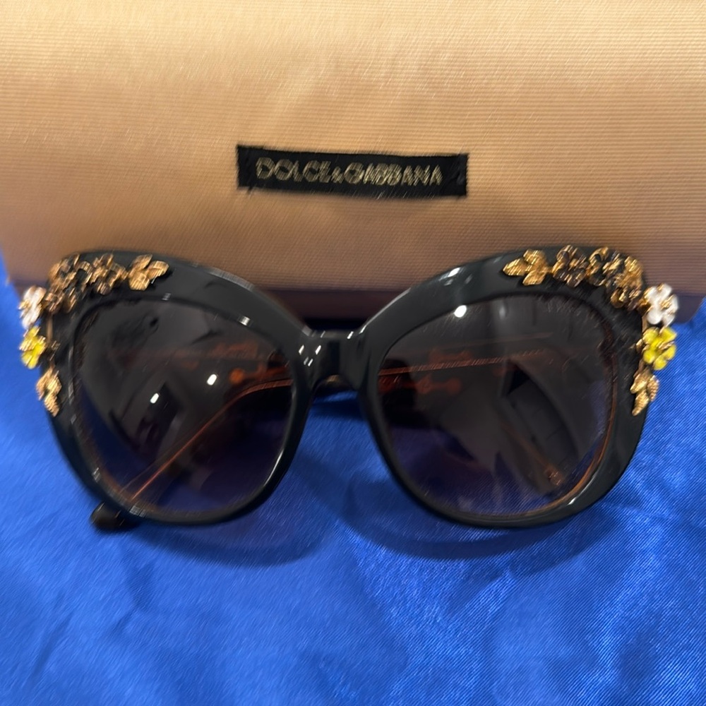 Dolce &Gabbana tagged sunglasses